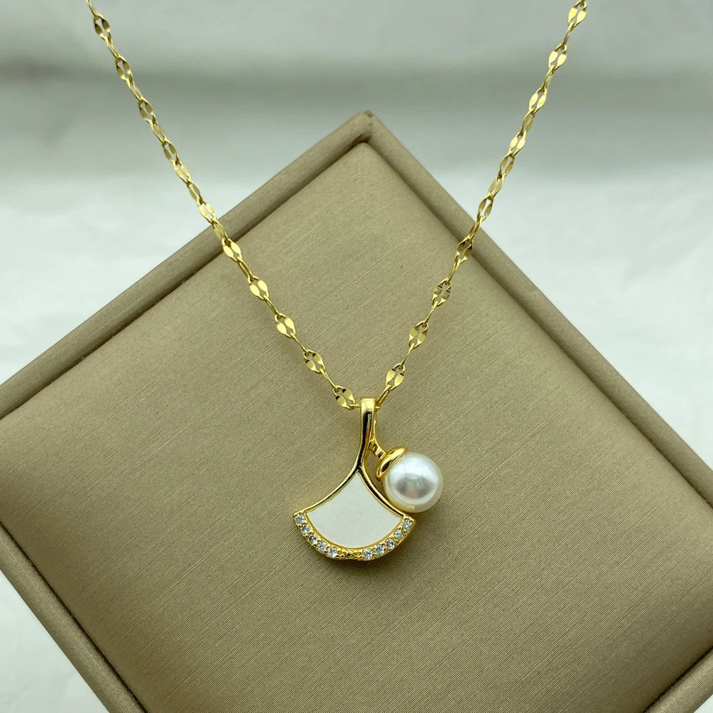18K Gold Plated Stainless Steel Necklace for Women Copper Pendant Necklace Gold Plated Heart Butterfly Zircon Jewelry