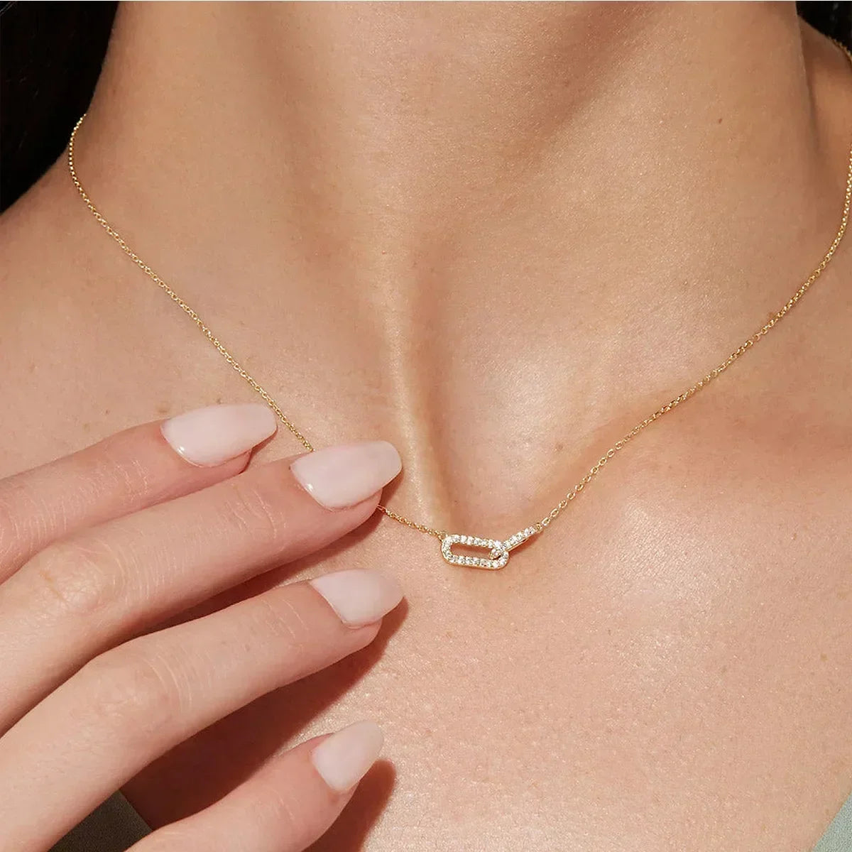 New Fashion Metal Wrinkled Stereoscopic Flowers Pendant Necklace For Women'S Charm Temperament Clavicle Chain Jewelry
