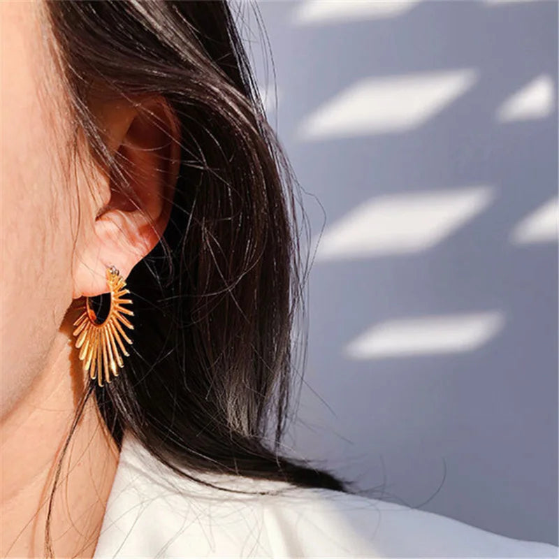 Trending French Metal Sunflower Hoop Earring Texture Elegant Geometry Cheap Earrings Female Fashion Jewelry Woman New