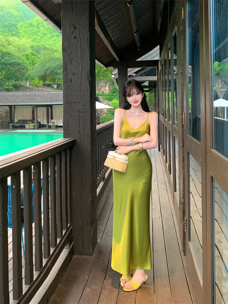 Sexy Retro V-Neck Strap Dress Women's Slim Fit Long Skirt High Waist Summer Design Sensation Lady Style Comfortable Breathable