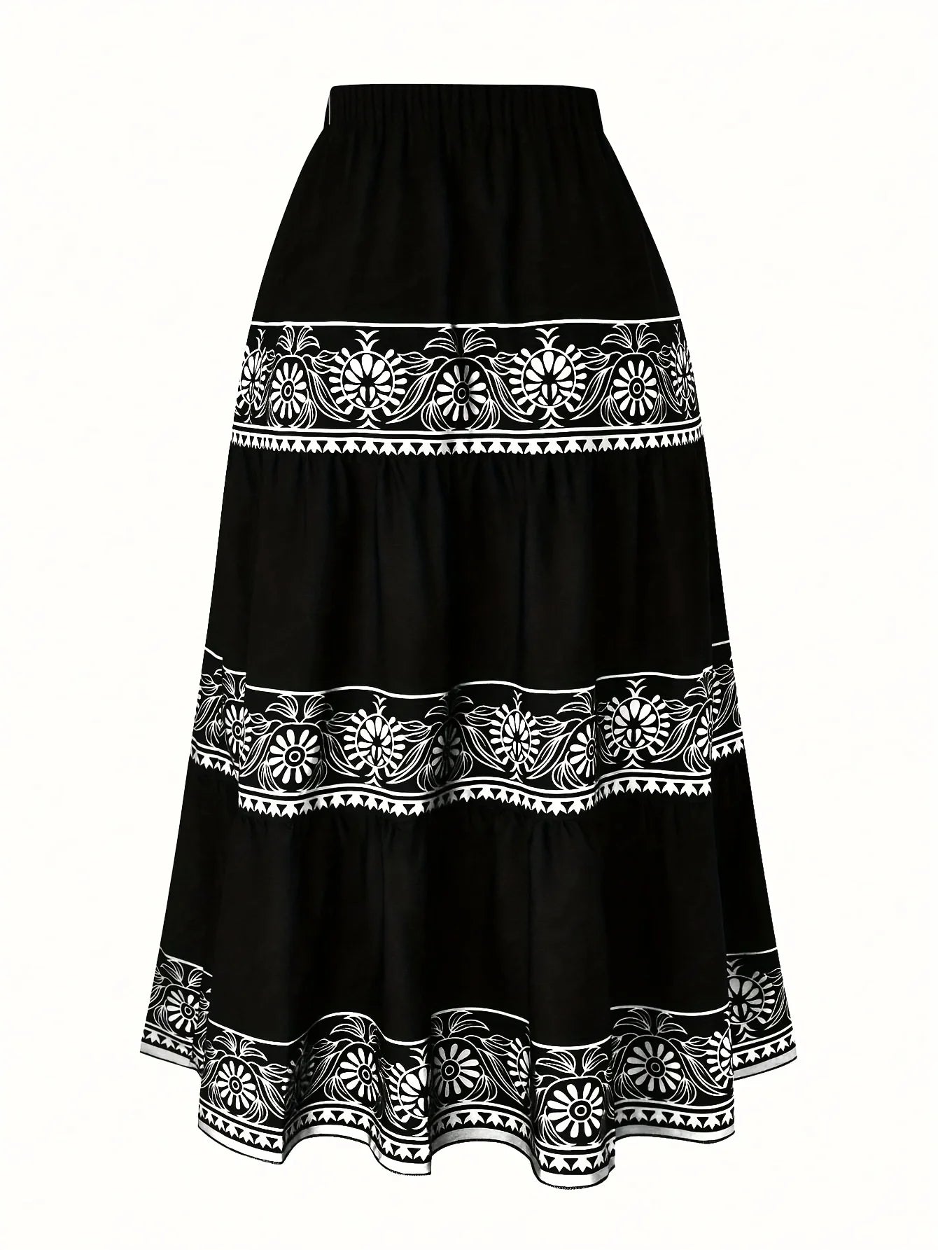 Plus-size women's fashion suitable for travel and recreation with geometric print skirt