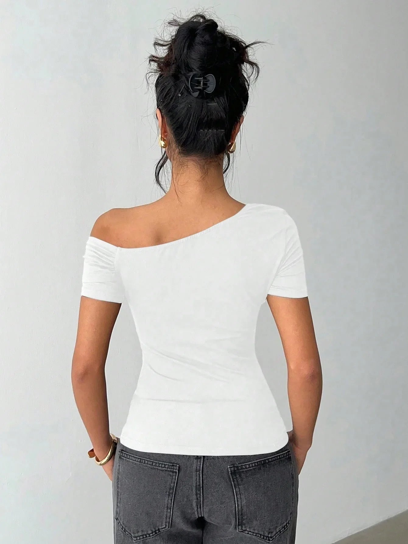 Metal Butterfly Buckle Sloping Shoulder T-shirt Women's Short Sleeve Slim Fitting Interior Blouse Casual Versatile Cropped Tops