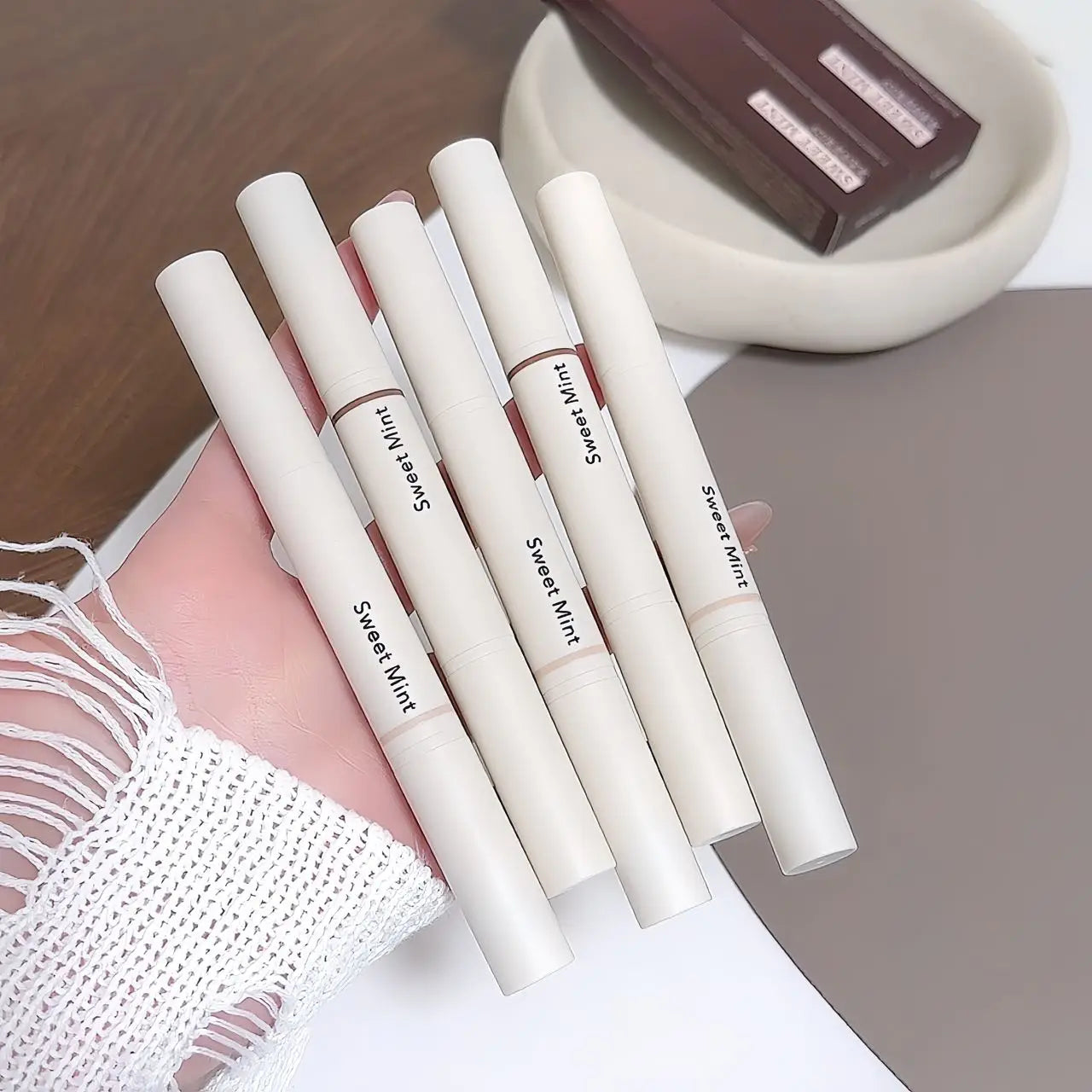 Dual-Ended Face Contour & Highlight Stick 3D Nose Shadow with Smudge Brush Silky Smooth Concealer Pen Natural Sculpting Makeup