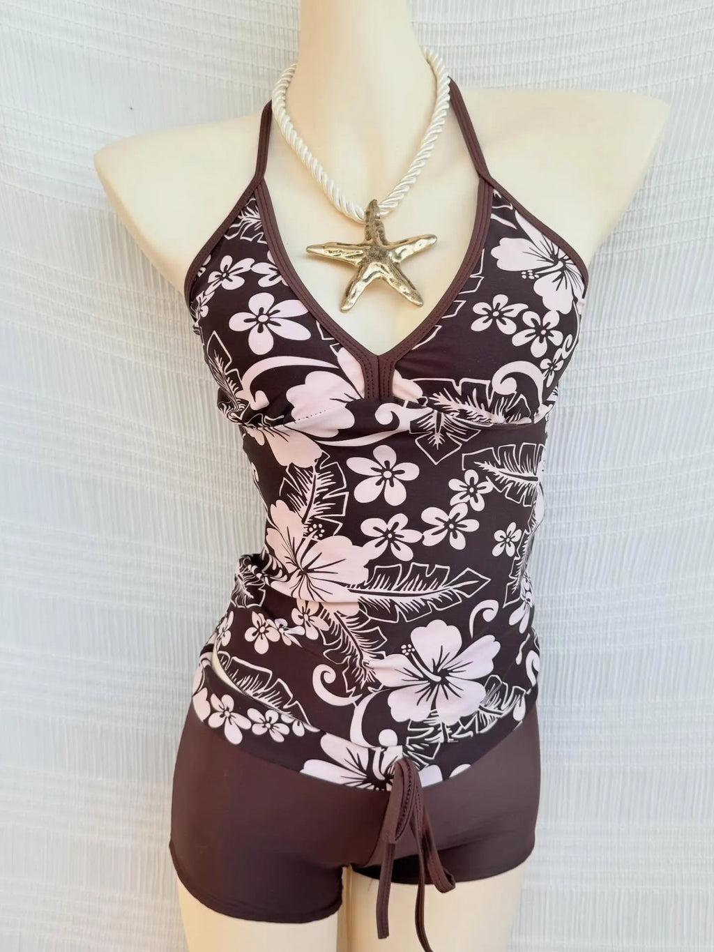 Tropical Floral Print Halter Tankini Swimsuit, V-Neck Top & Boyshort Bottom Two-Piece Set