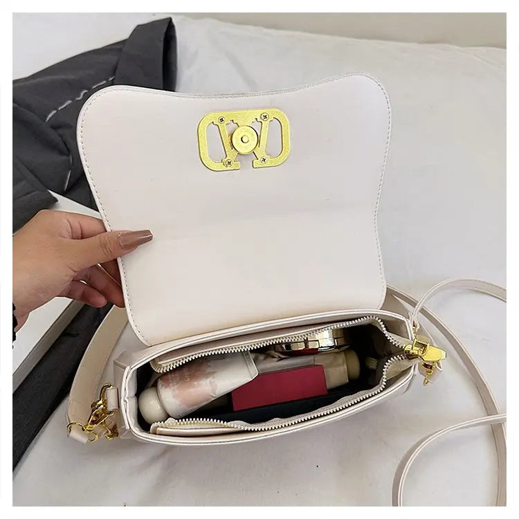 Famous Designer Crossbody Bag Trendy Letter Logo Also Serves As A Chic And Spacious Diaper Bag For Women