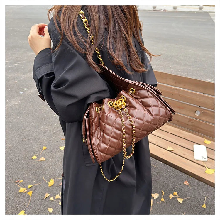 Quilted shoulder underarm bag, large-capacity hobo bag, bucket drawstring chain crossbody bag, women's handbag