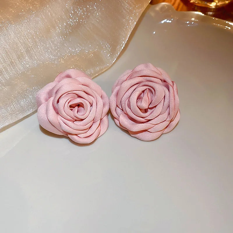 Jewelry Set For Women With Fabric Flowers Necklace Bracelet Earrings Four Pcs Elegant French Retro Style