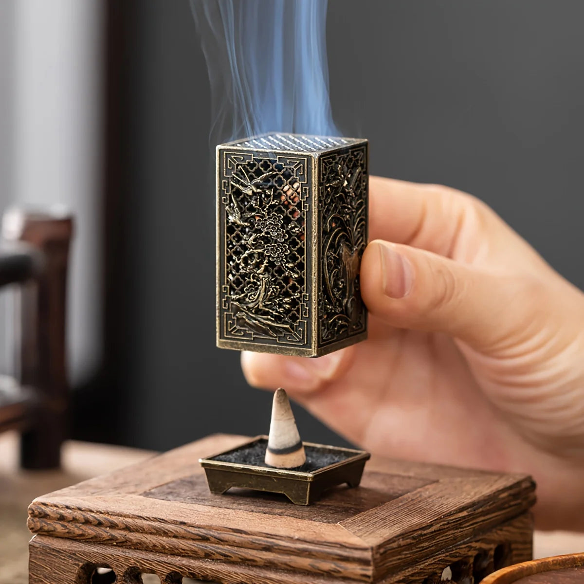 Elegant Chinese-Style Aromatherapy Candlestick | Metal Square Burner