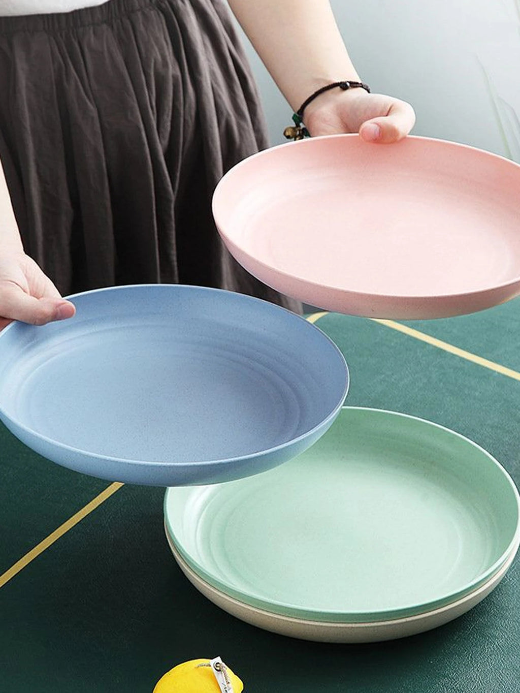 4Pcs Lightweight Wheat Straw Plates Unbreakable Reusable Dinner Dishes Plates Set Dishwasher & Microwave Safe