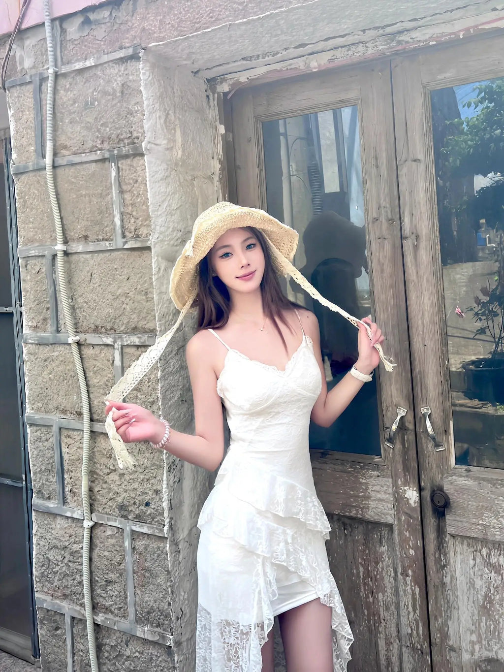 Summer New Style White Lace Irregular Belted Strap Dress Women's Beach Vacation Dress Slim Fit French Style No Sleeve Dress