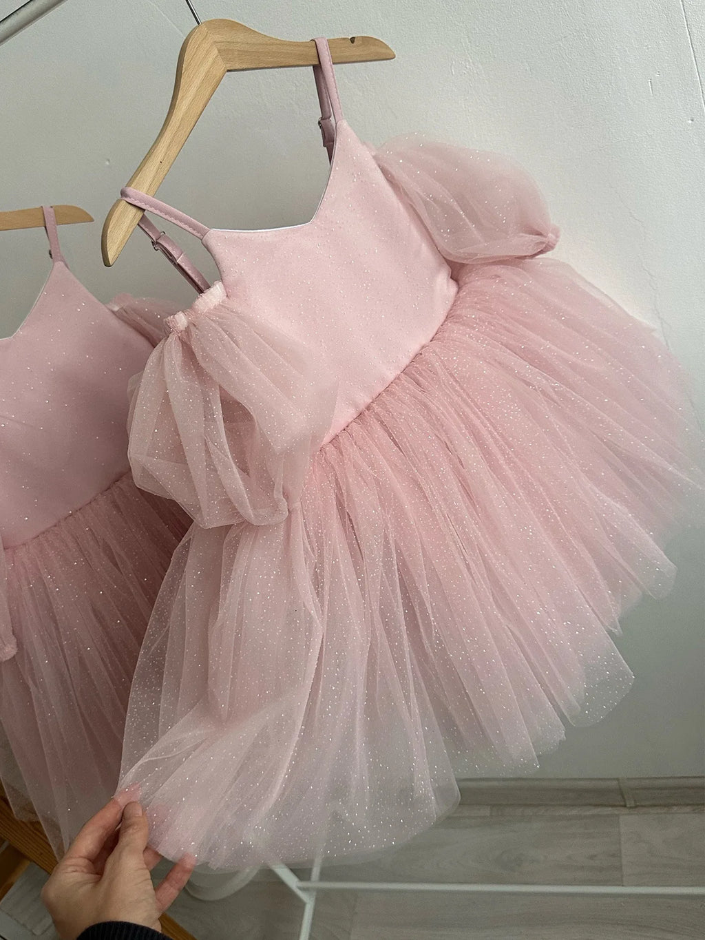 HETISO Sparkly Tulle Flower Girl Dresses Sleeveless Kids First Communion Wedding Birthday Princess Ball Gown 1-12 Years