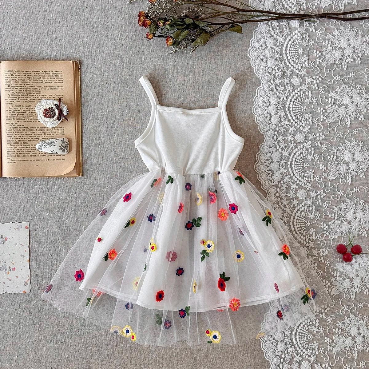 Korean Version of Baby Girls' Suspender Mesh Dress, Summer New Style, Sweet Flower Princess Dress for Infants and Young Children