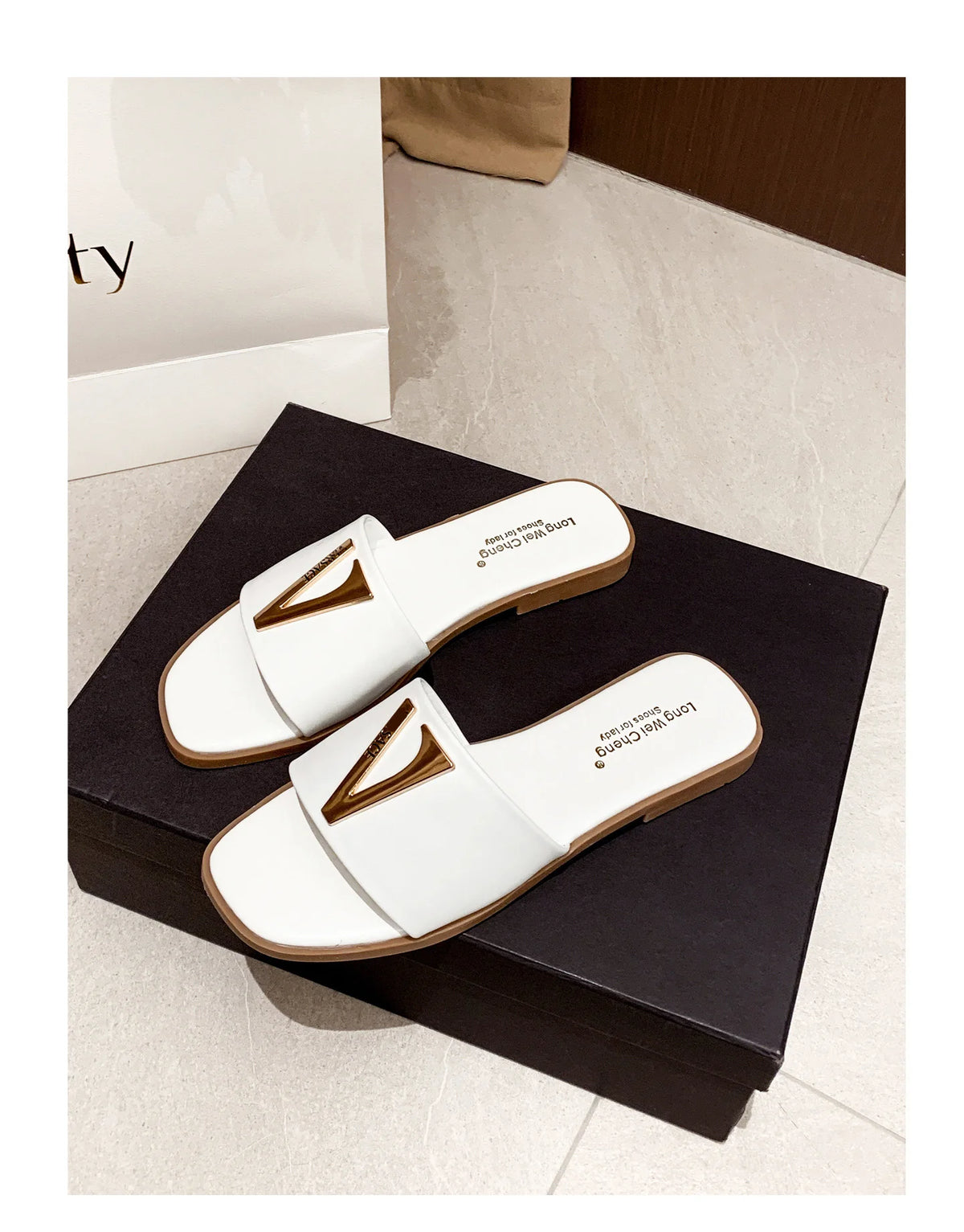 Women's Metal Letter Decorative Flat Slippers - Casual Beach Shoes