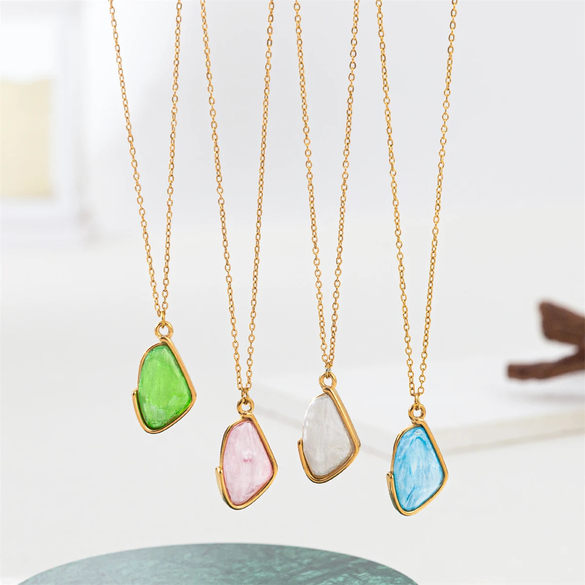 Irregular notch geometric fresh green pendant necklace collarbone chain titanium steel gold-plated color preservation