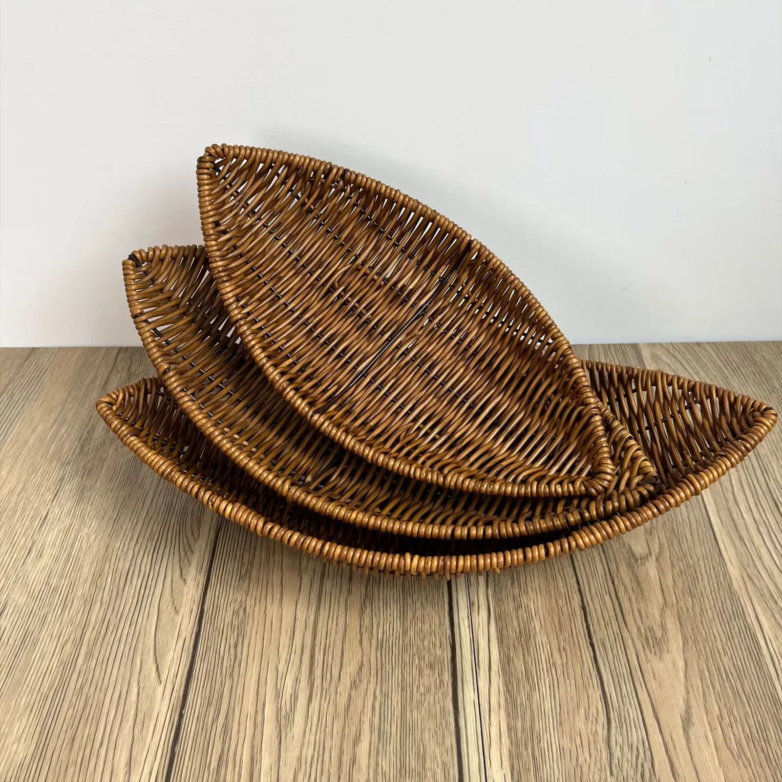 Leaf Shape Bread Display Fruit Dish Baskets Leaf Rattan Weaving Basket Serving Storage Bowls for Family Friend Neighbor Gift