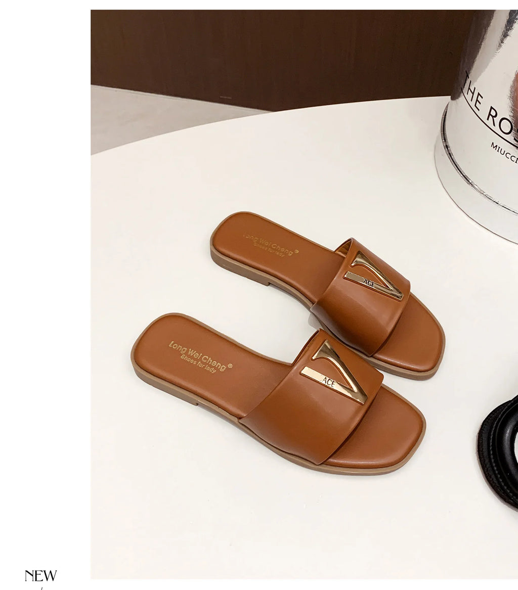 Women's Metal Letter Decorative Flat Slippers - Casual Beach Shoes