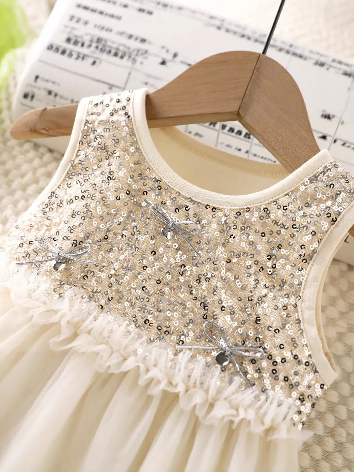 2026 New Summer 1-5Y Childrens Dress Sequin Tulle Sleeveless Girls Dress with Bow Decorations and Matching Sequin Veil