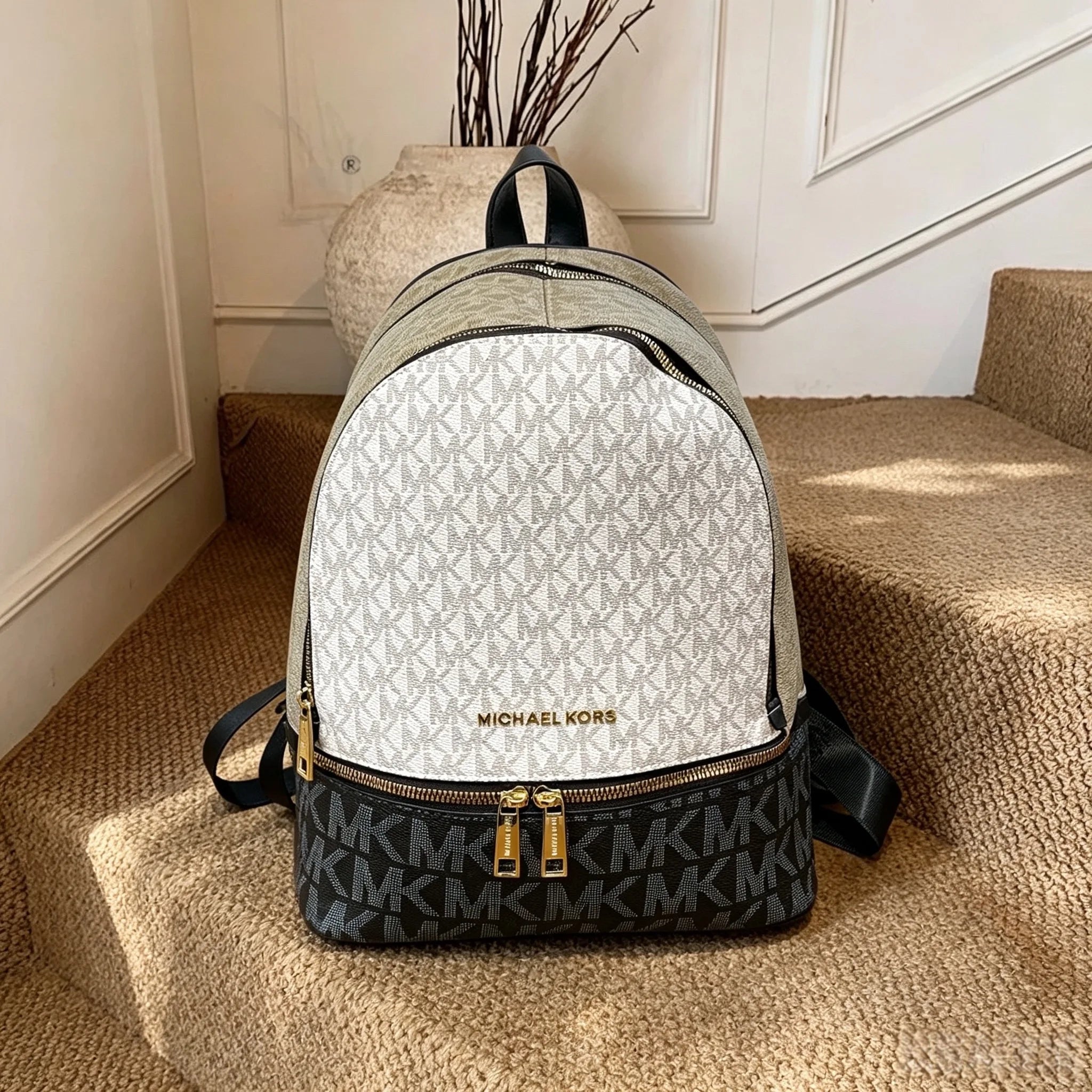 Brand new design Michael Kors Young Chamber women's backpack, a classic, stylish, versatile shoulder bag