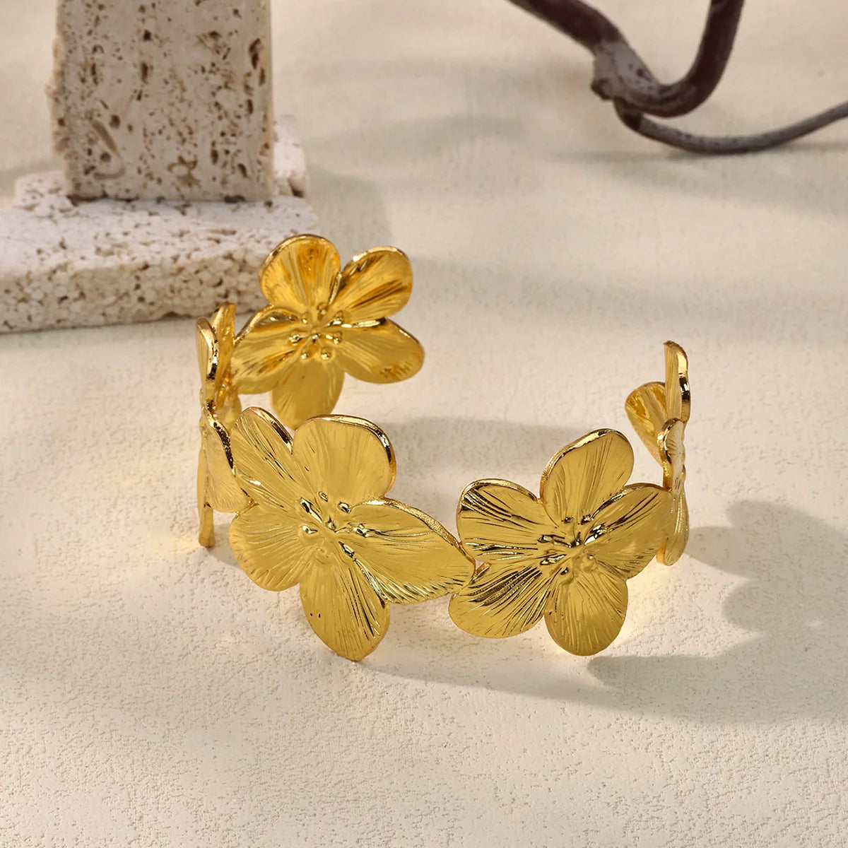 Stainless Steel Wide Bangles For Women'S Luxury Gold Color Chunky Flower Cuff Bangle Bracelet Femme Vintage Wedding Jewelry Gifts