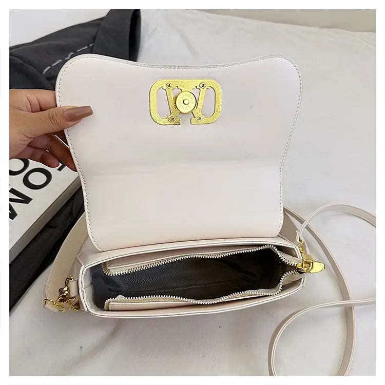 Famous Designer Crossbody Bag Trendy Letter Logo Also Serves As A Chic And Spacious Diaper Bag For Women