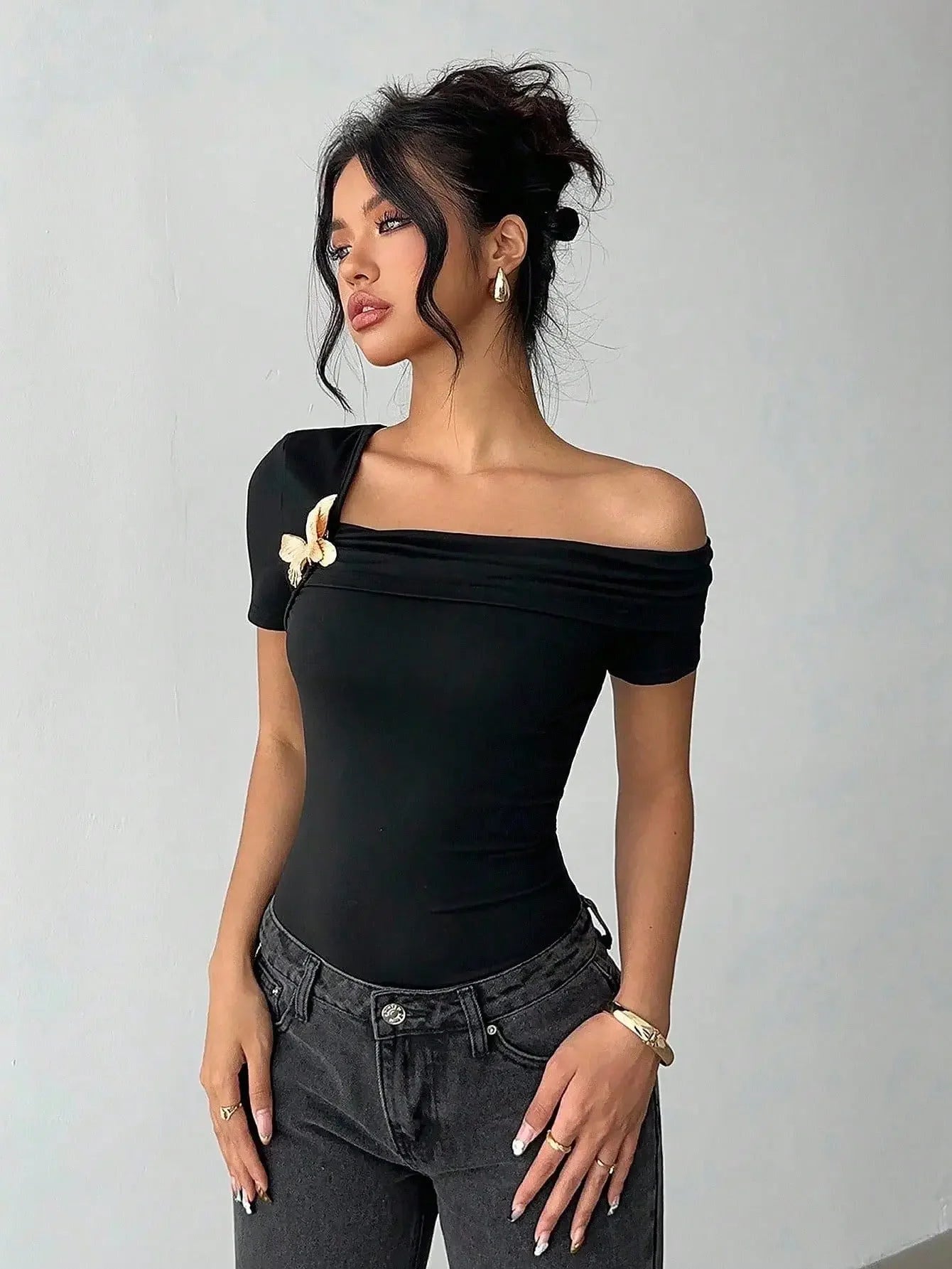 Metal Butterfly Buckle Sloping Shoulder T-shirt Women's Short Sleeve Slim Fitting Interior Blouse Casual Versatile Cropped Tops