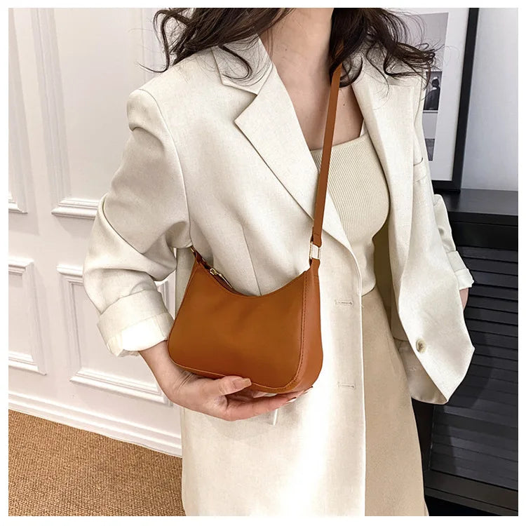 Fashionable and Trendy Solid-Color Handbag, Simple and New Small Square Bag, Stylish and High-Quality Single-Shoulder Armpit Bag