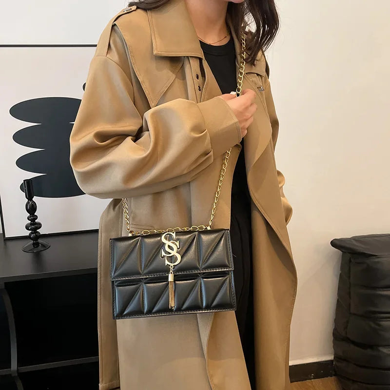 Trendy Luxury Argyle Quilted Flip Small Square Bag Metal Letter Tassel Diagonal Cross Package Commuter Shoulder Bag