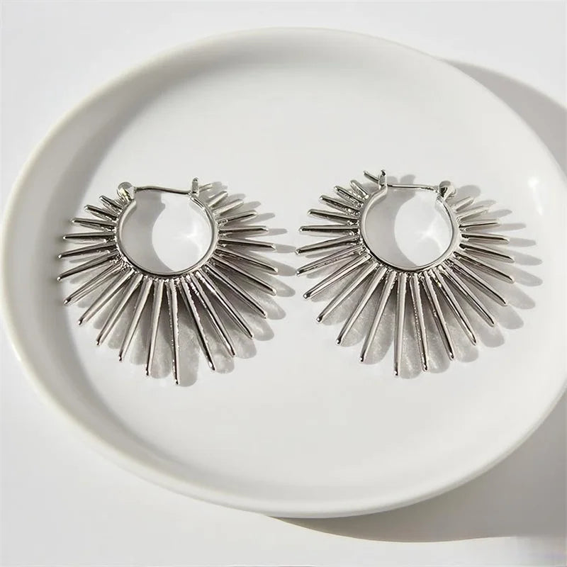 Trending French Metal Sunflower Hoop Earring Texture Elegant Geometry Cheap Earrings Female Fashion Jewelry Woman New