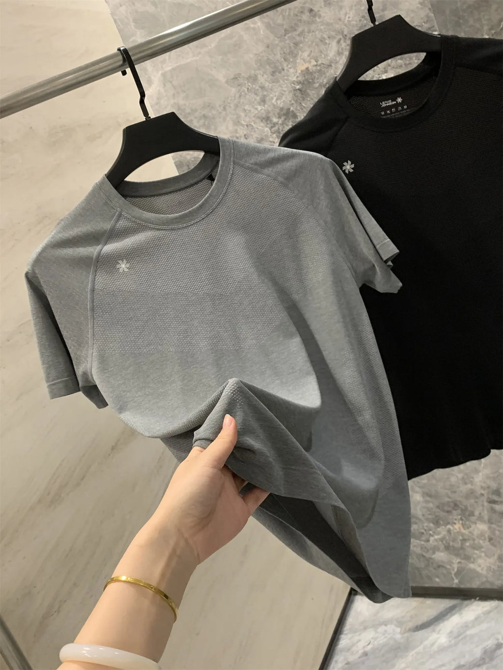 Leavo Johnson Men's Seamless Knitted Summer T-Shirt Quick Dry Mesh Sporty Short Sleeve round Neck Geometric Pattern Polyester