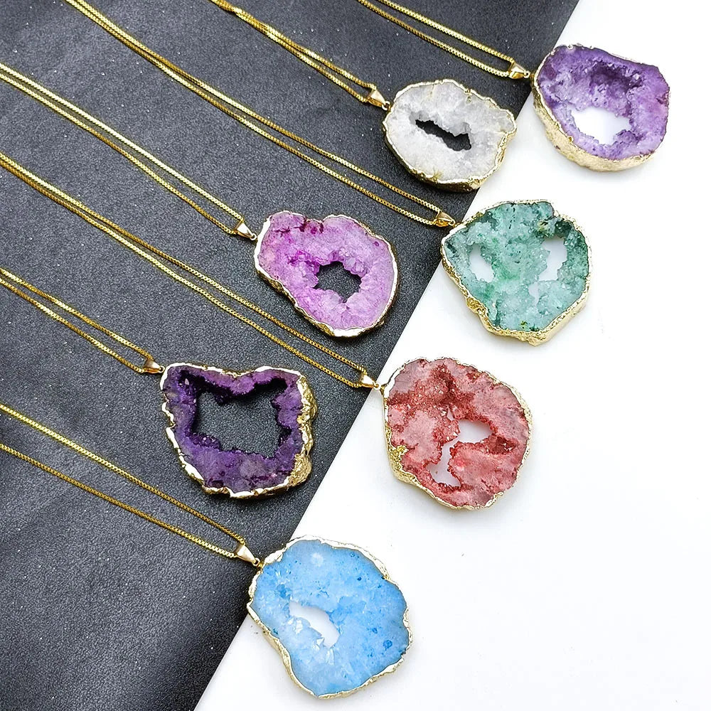 Natural Agate Slice Druzy Necklace Irregular Quartz Geode Pendant Necklace with Gold Plated Edge Crystal Stone Jewelry for Women