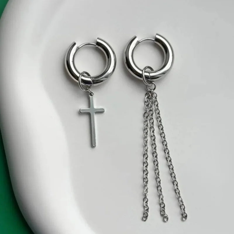 Ladies' Crystal Earrings With A Metallic Texture And Bird-Shaped Hooks. They Are Perfect For Wearing At Parties Or As Gifts.