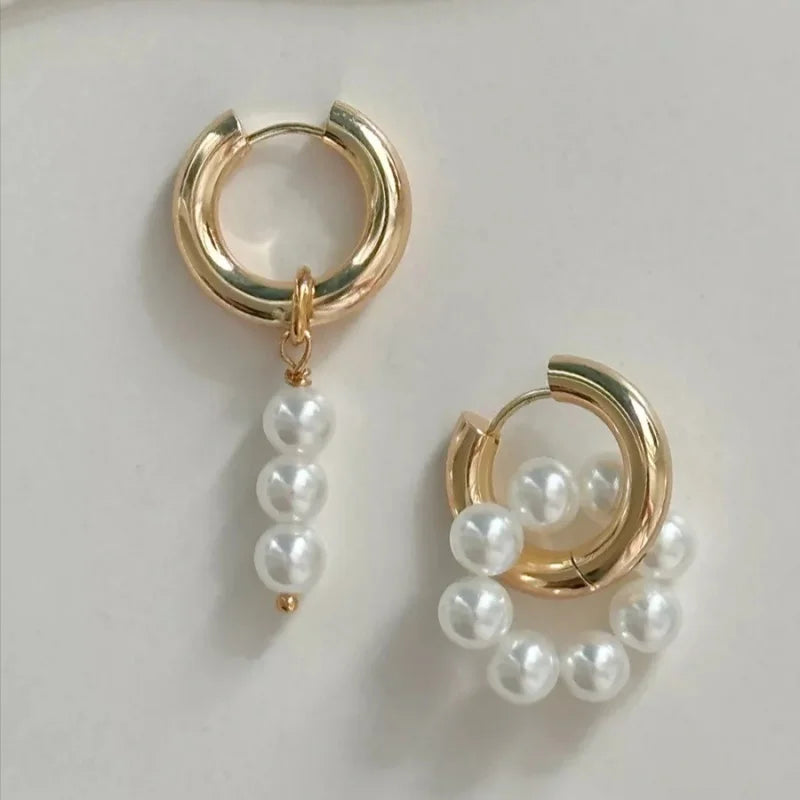 Ladies' Crystal Earrings With A Metallic Texture And Bird-Shaped Hooks. They Are Perfect For Wearing At Parties Or As Gifts.
