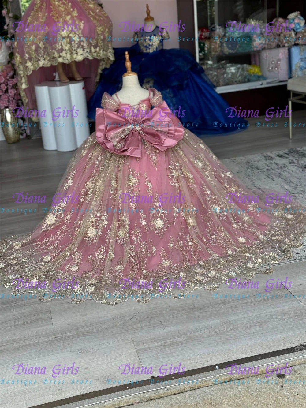 Luxurious Quality Lace Applique Flower Girls Dress Tulle Fluffy With Long Tail For Kid Wedding Birthday Party Evening Ball Gowns